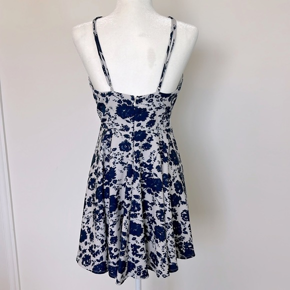 Lulu’s In Living Splendor Summer Blue Floral Fit & Flare Dress Size Large - Picture 3 of 11